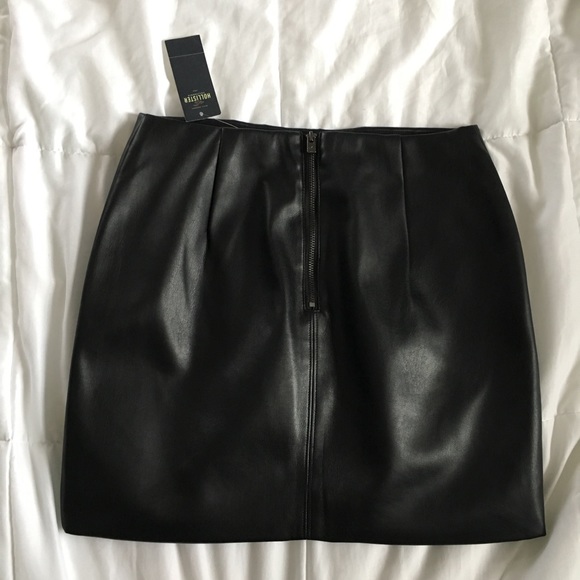 NWT Vegan black leather skirt - Picture 3 of 5